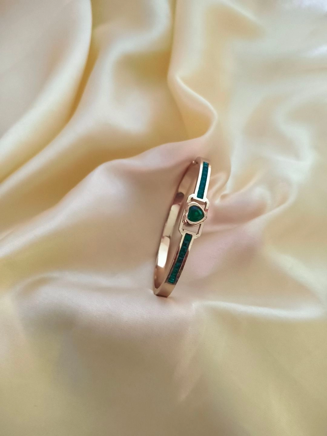 Green freya bangle(size 2.0)