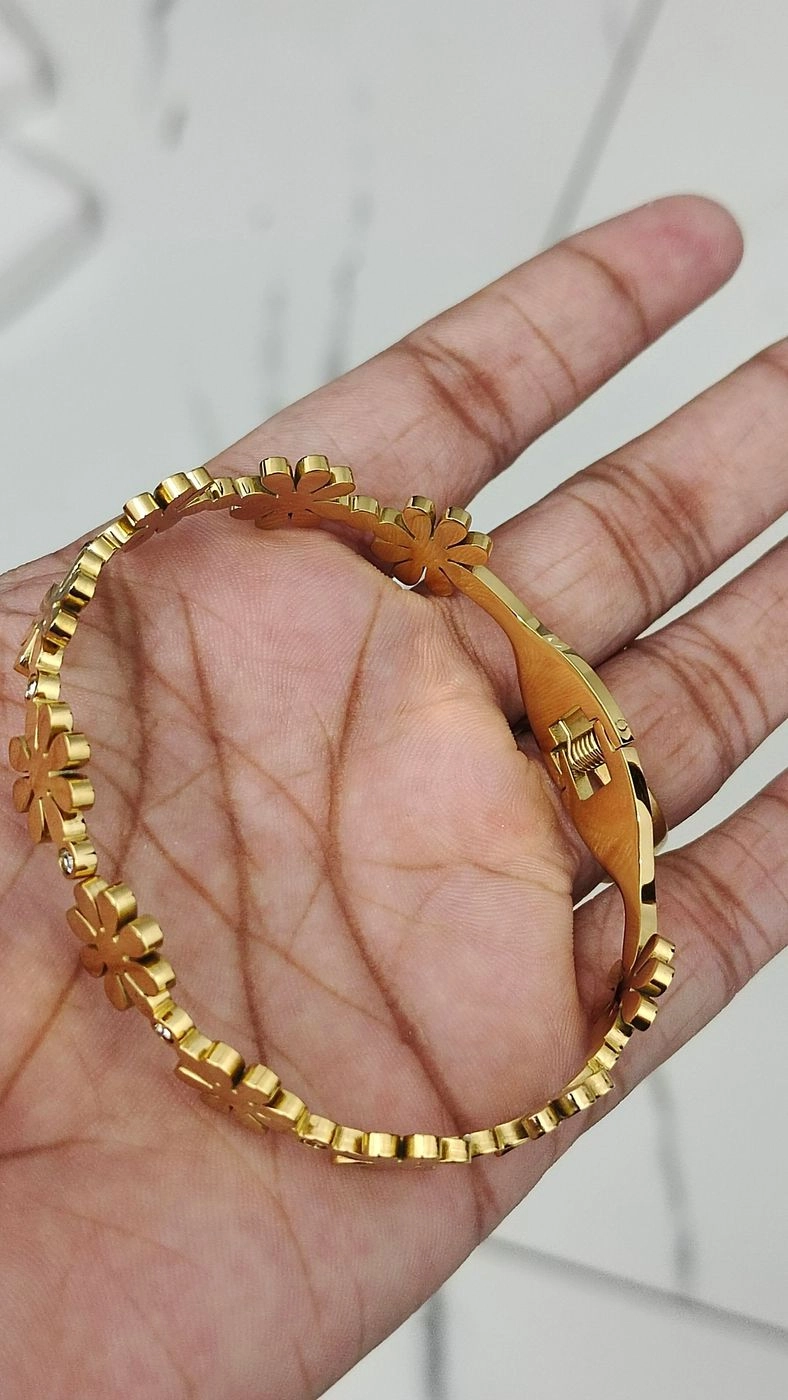 Antitarnish Flower Bangle 3