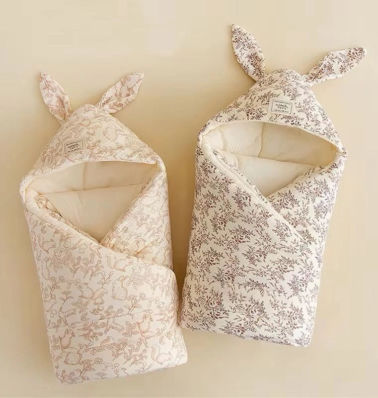 Muslin Hooded Blanket - Heart Print