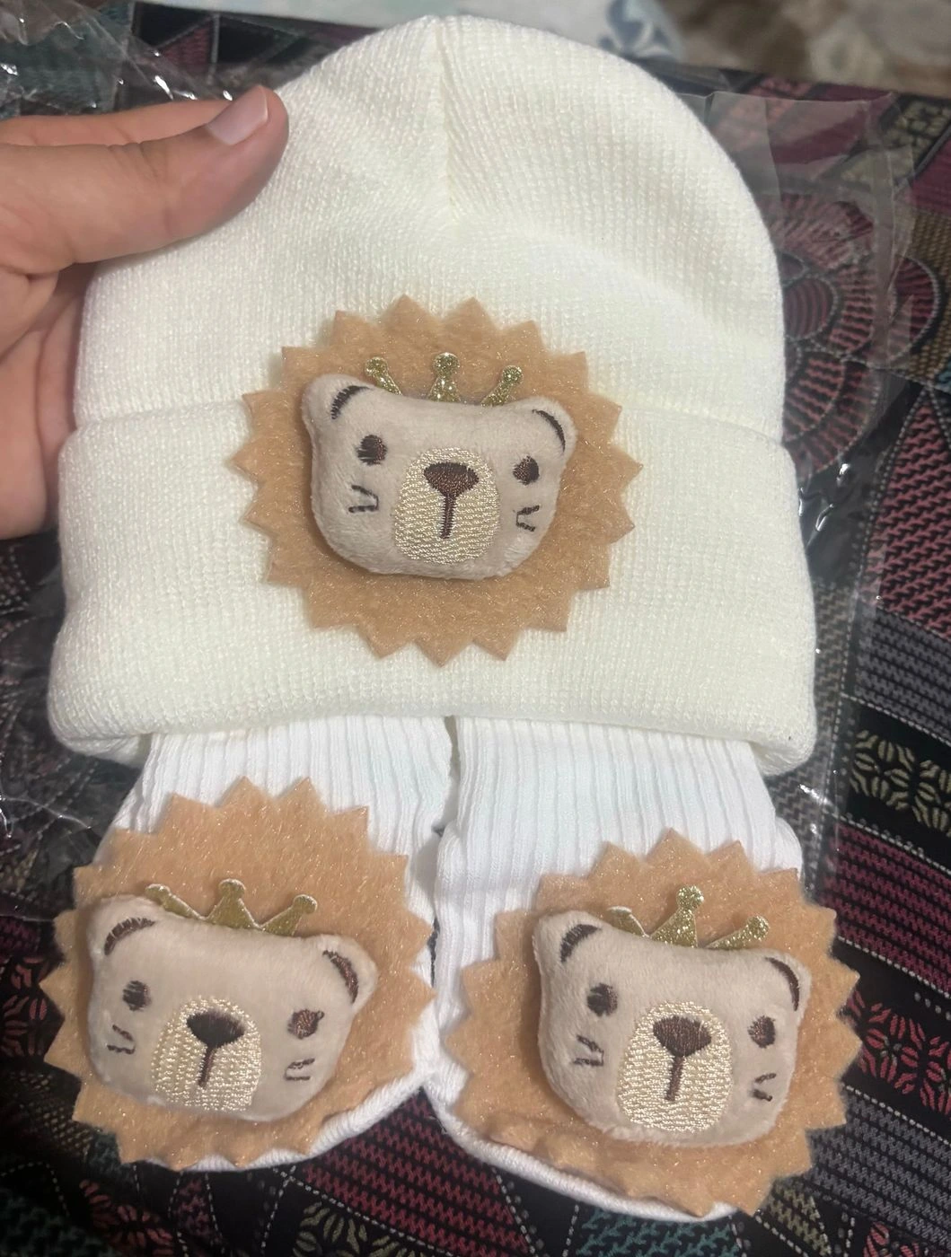 Adorable 2-piece Beanie and Bootie set