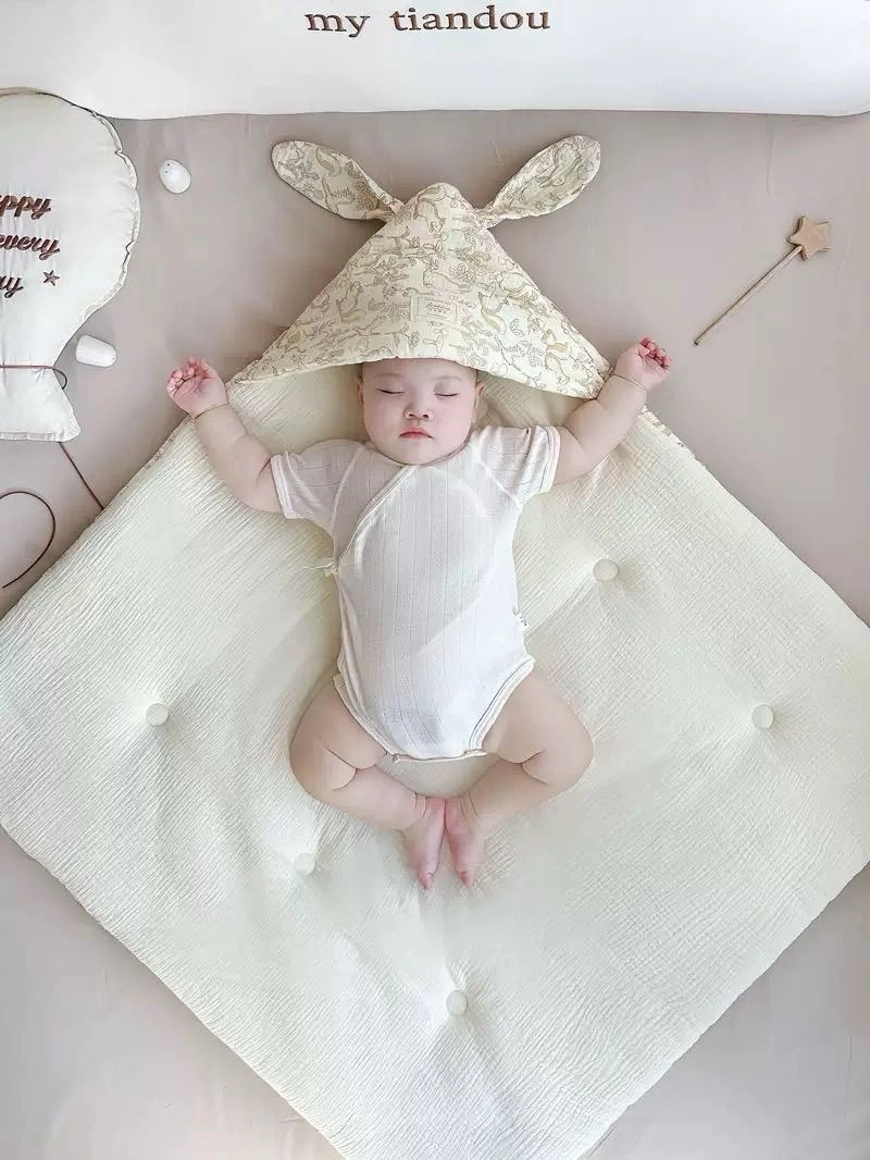 Muslin Hooded Quilted Blanket- Leaf Print 2