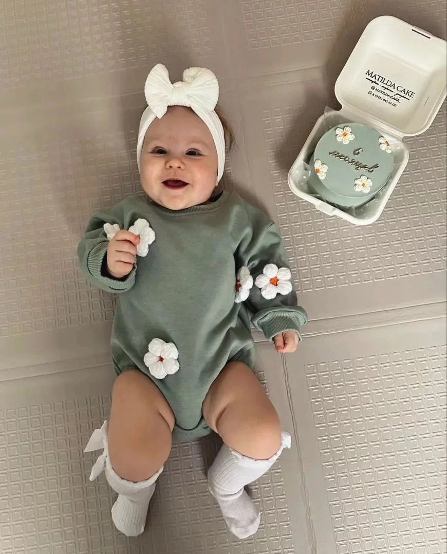 Newborn Baby Flower Applique Long Sleeve Romper 3