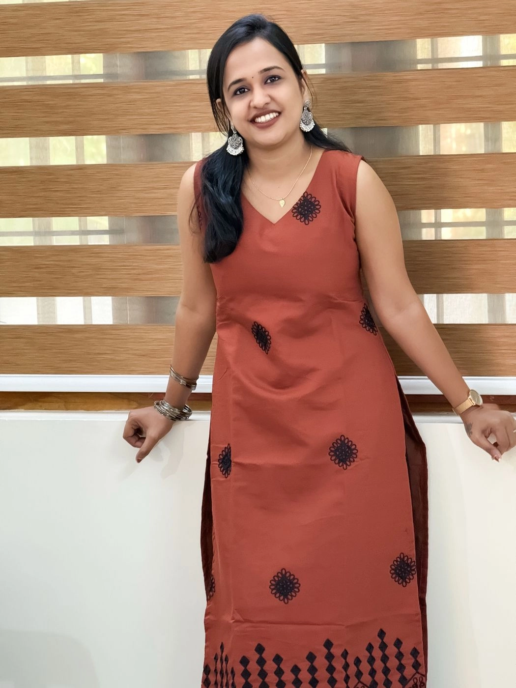 Timeless Brick Red Embroidered Kurti with Removable Sleeves 2