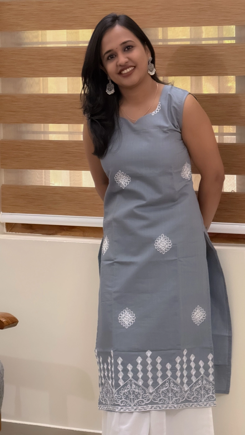 Elegant Grey Embroidered Kurti with Detachable Sleeves 3