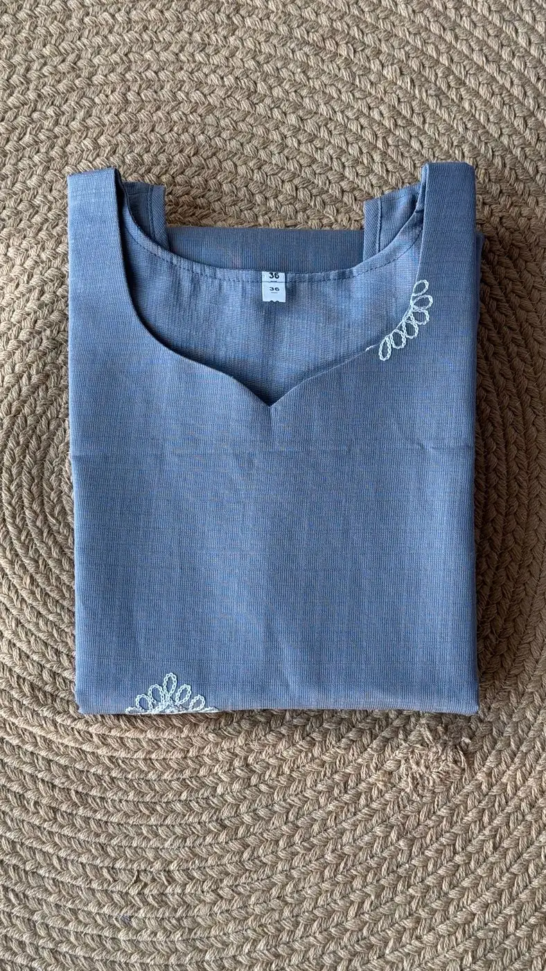 Elegant Grey Embroidered Kurti with Detachable Sleeves 5