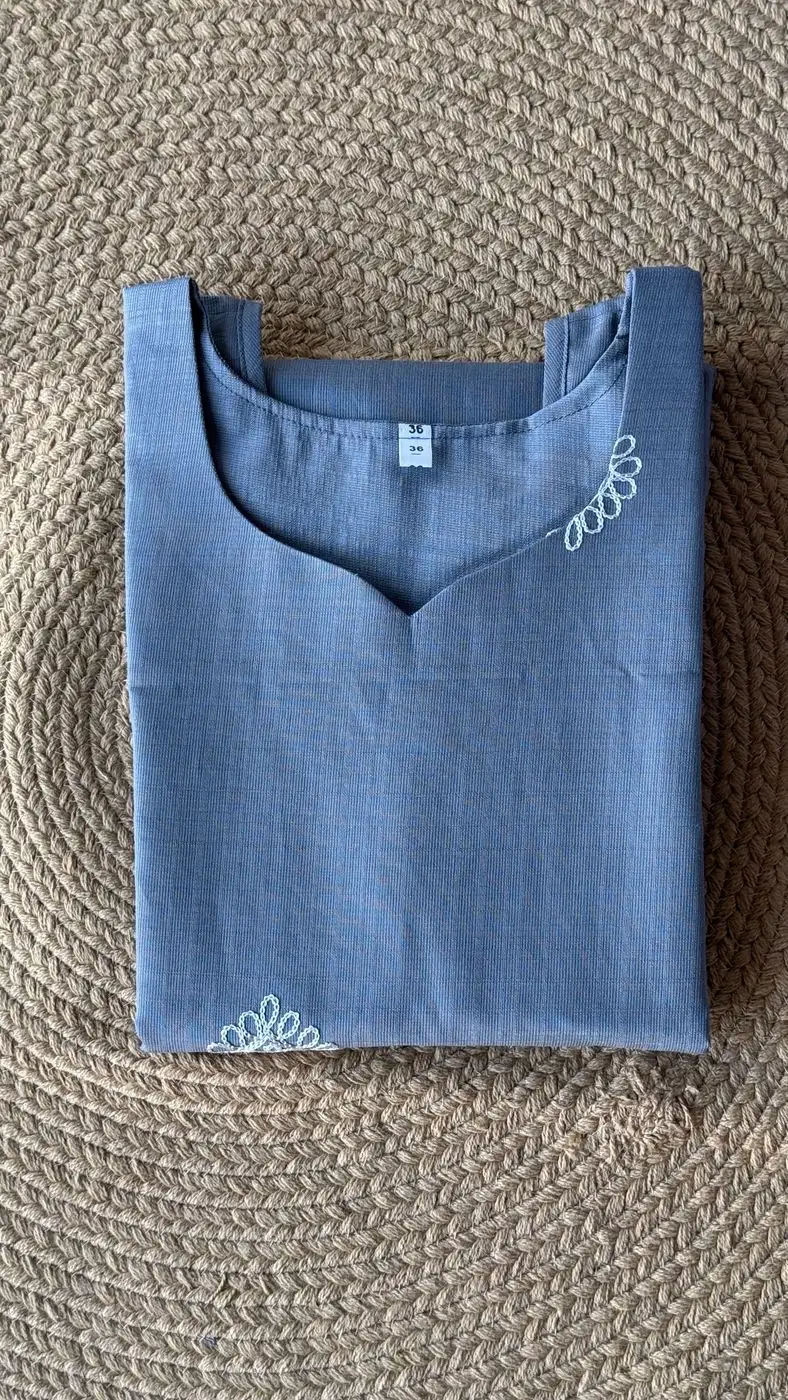 Elegant Grey Embroidered Kurti with Detachable Sleeves 6