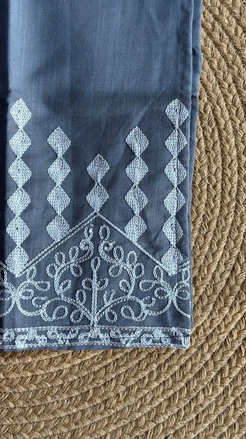 Elegant Grey Embroidered Kurti with Detachable Sleeves 8