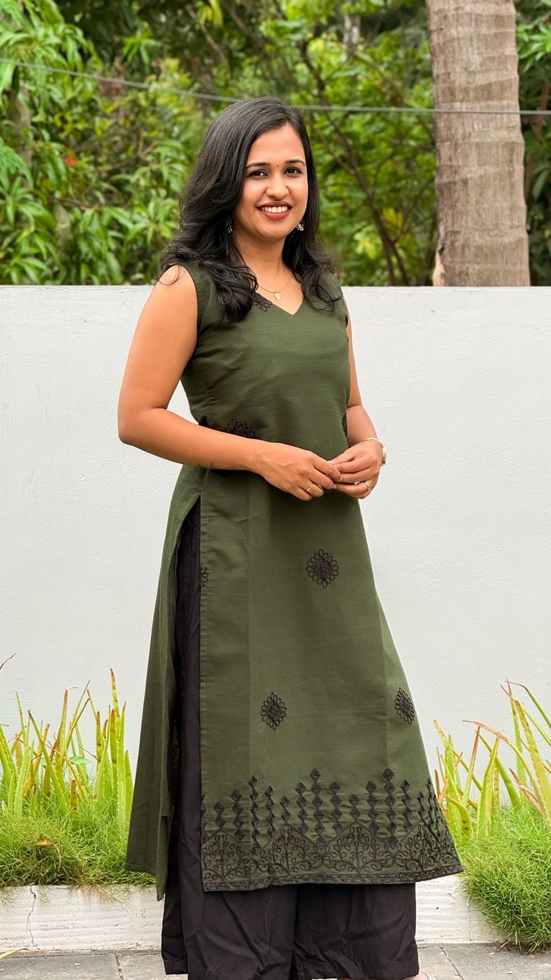 Elegant Green Embroidered Kurti