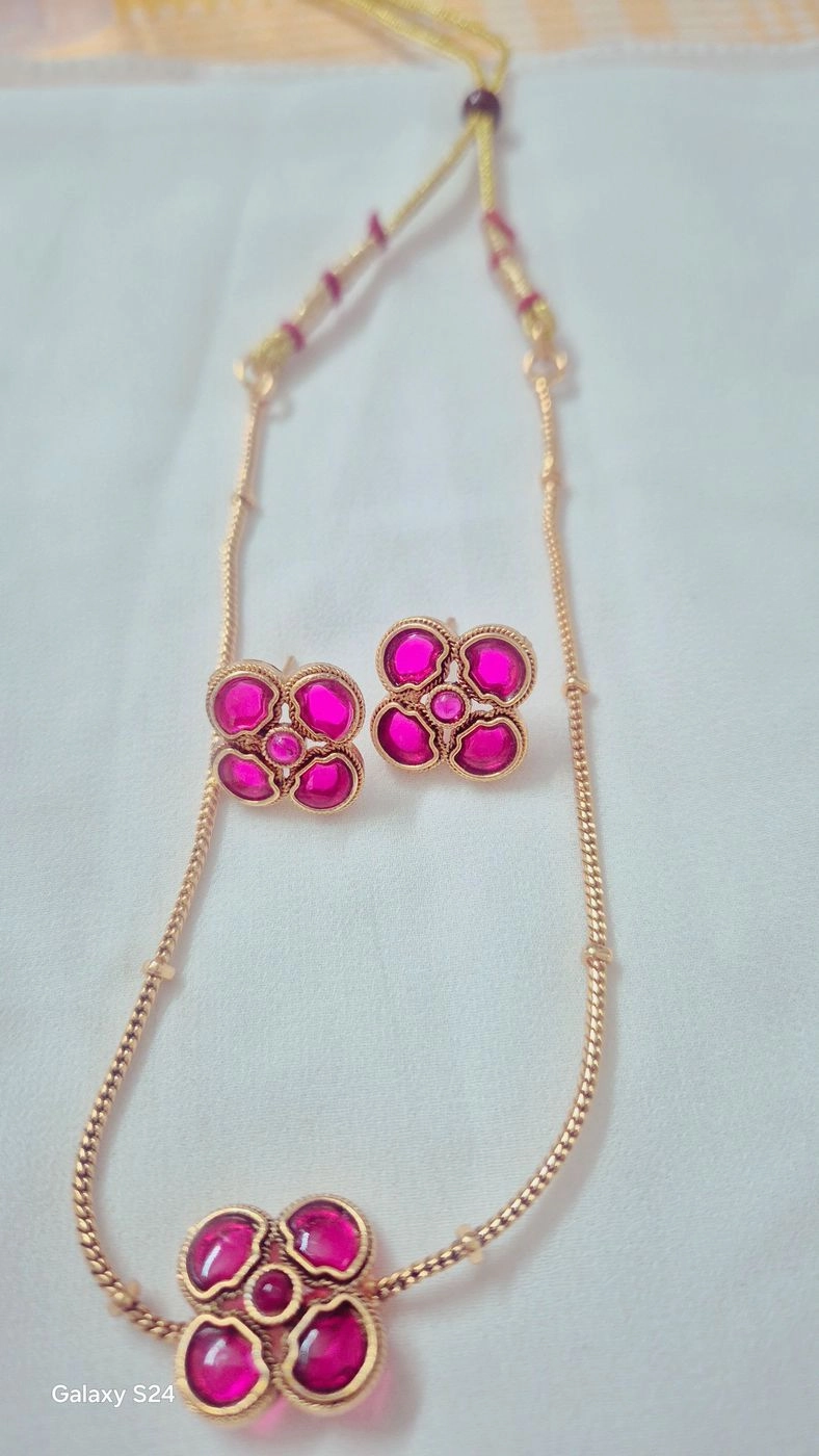 Aura Bloom: Gilded Floral Pendant & Stud Earring Set in Fuchsia Pink 3