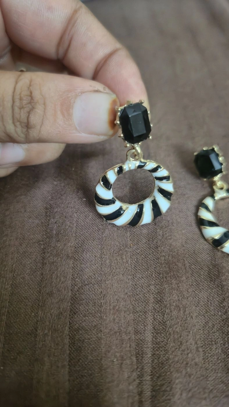 StyleHive Monochrome Swirl Drop Earrings 2