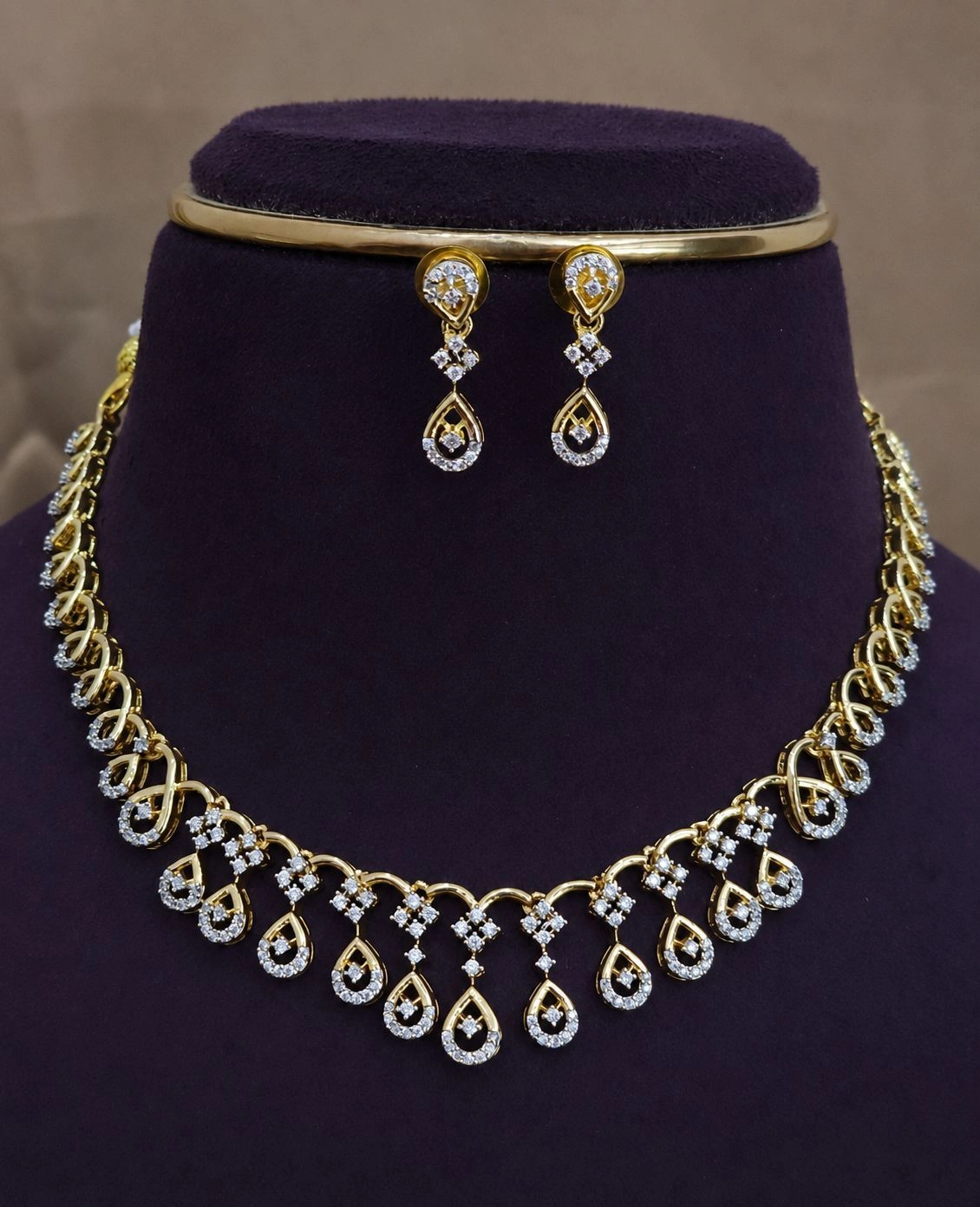 Elegant Teardrop Zircon Necklace Set