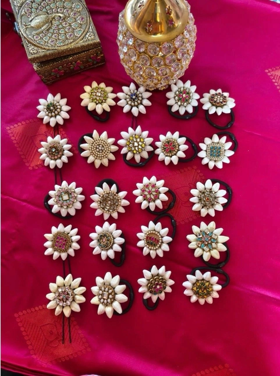 Small sized flowers and stone U pin and rubber band