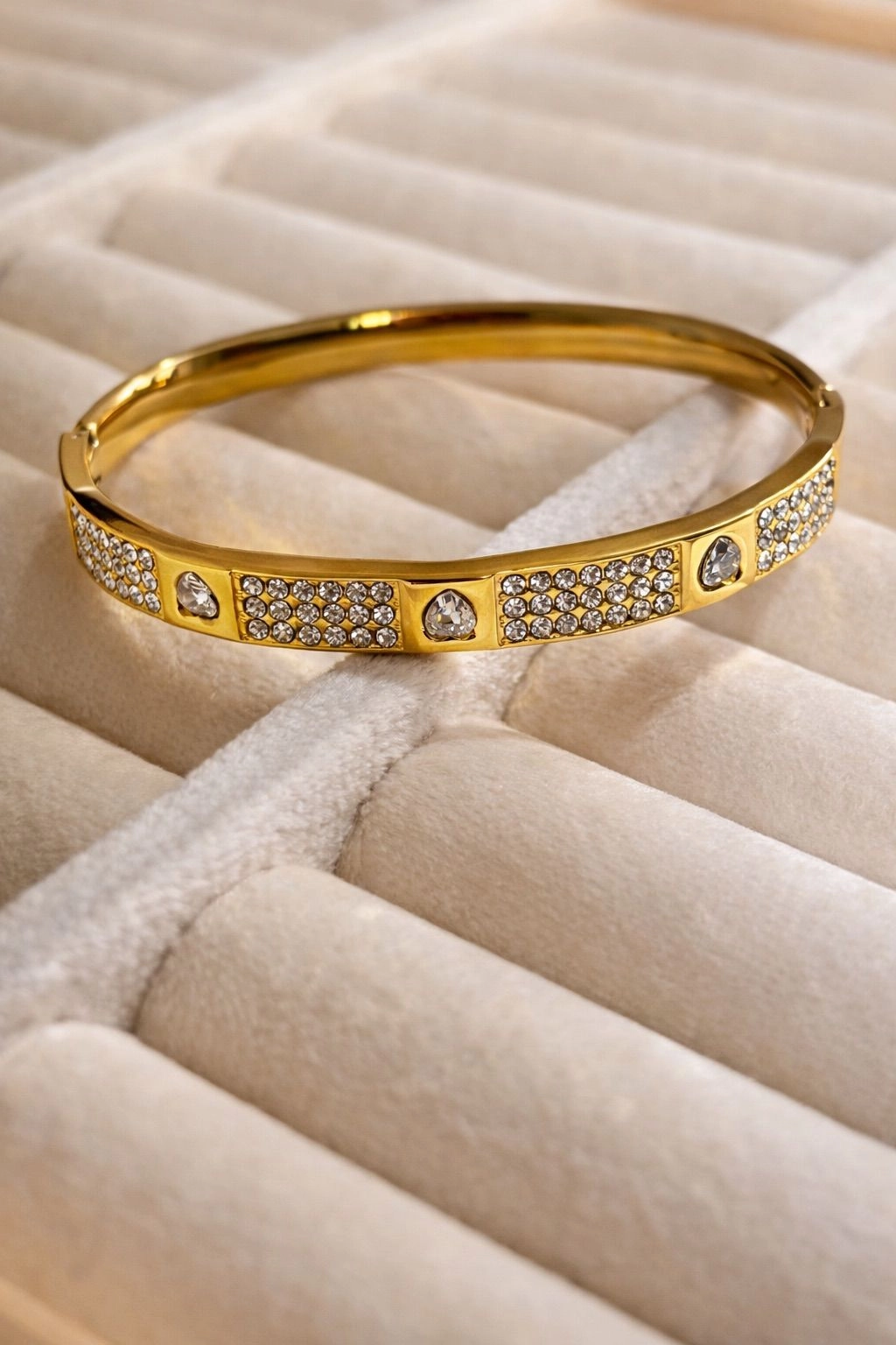 Radiant Geo Elegance