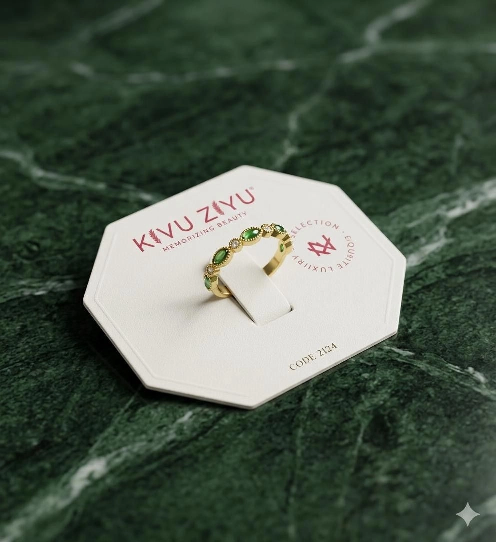 Royal Emerald Circle Ring