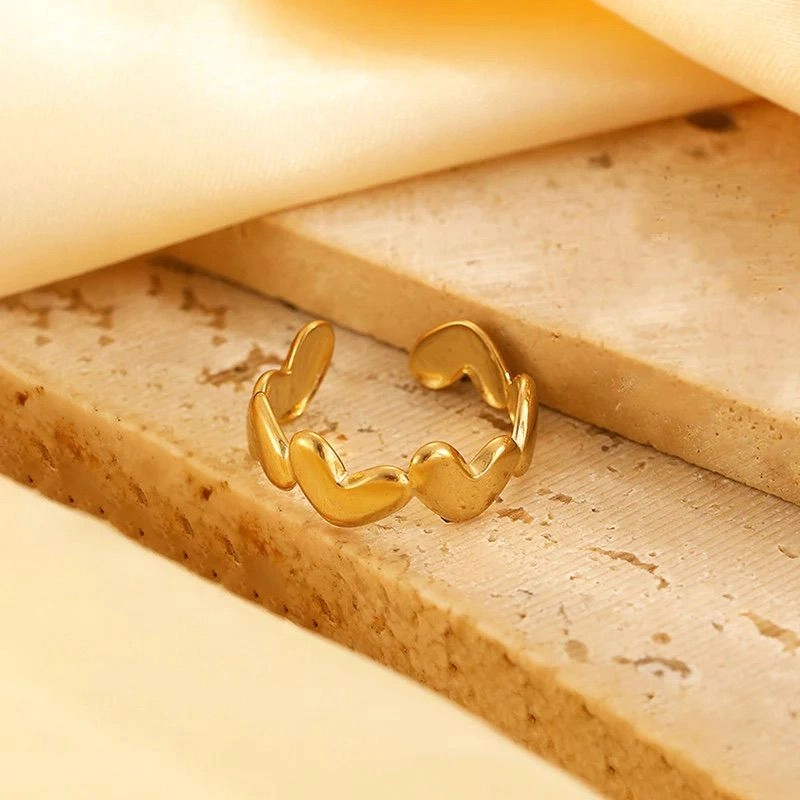 Golden Wave Elegance Ring 1