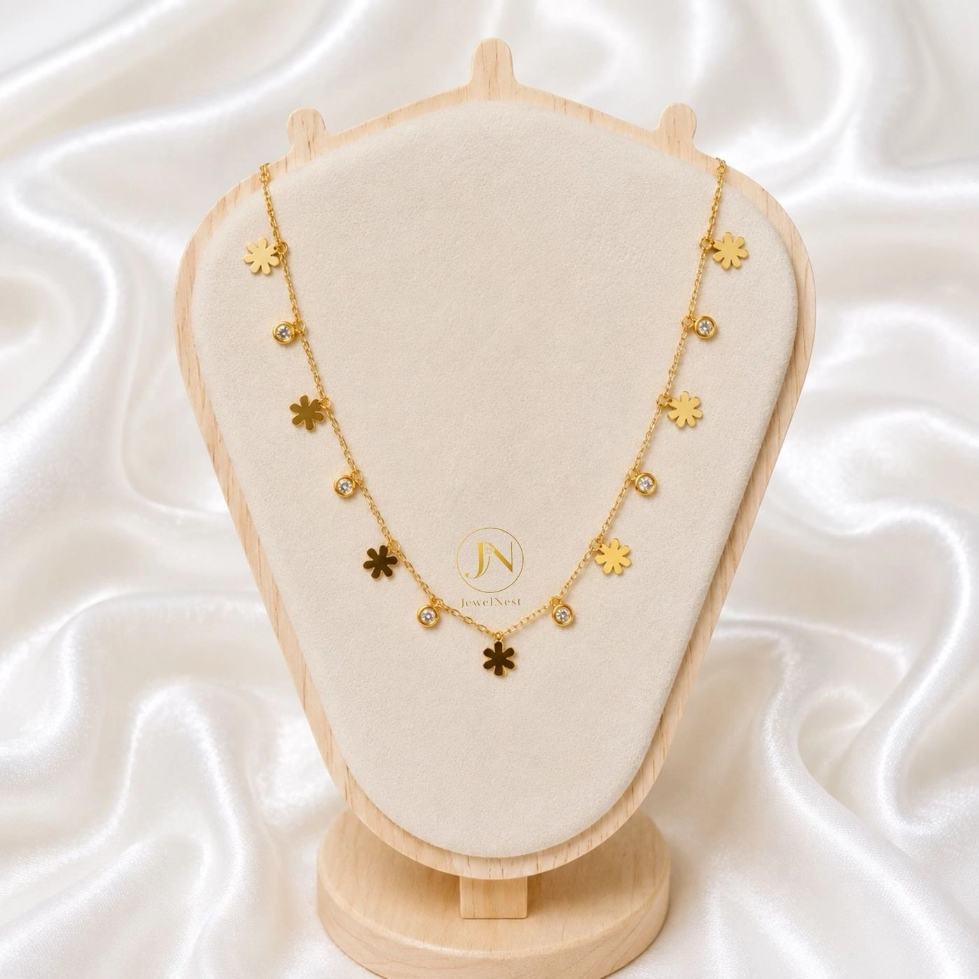 Daisy Dewdrop Necklace