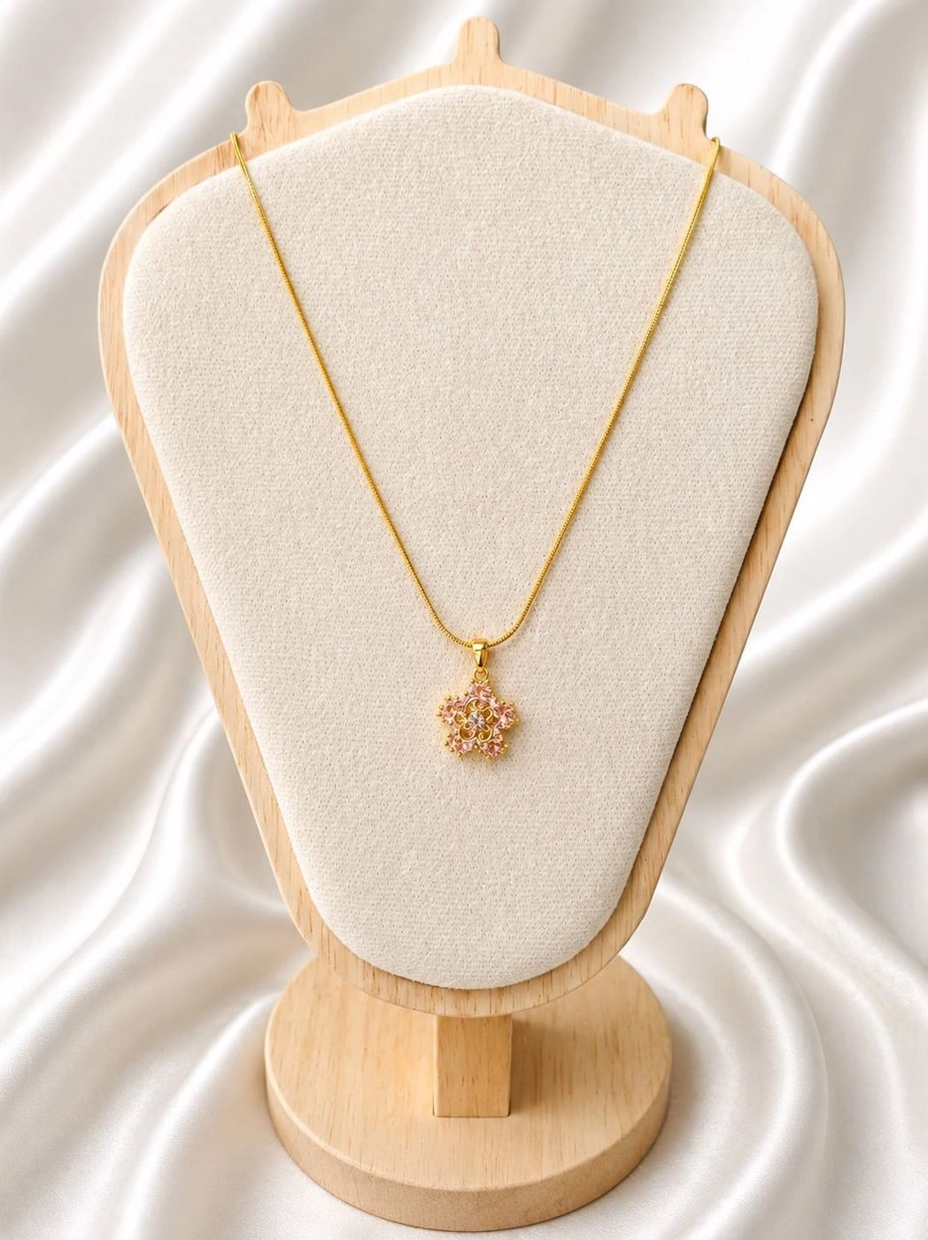 Blush Clover Necklace 1