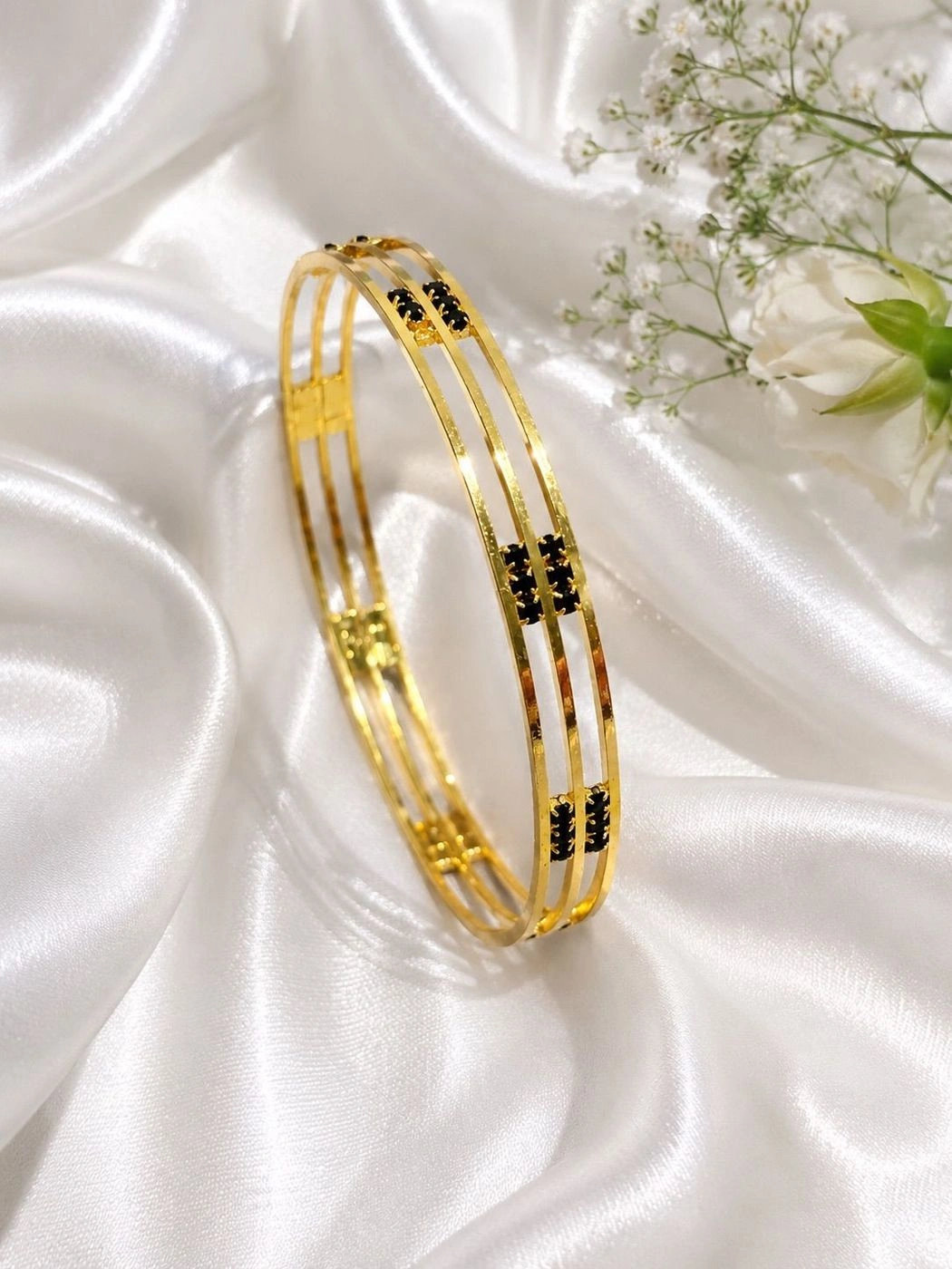 Noir Grace Bangle