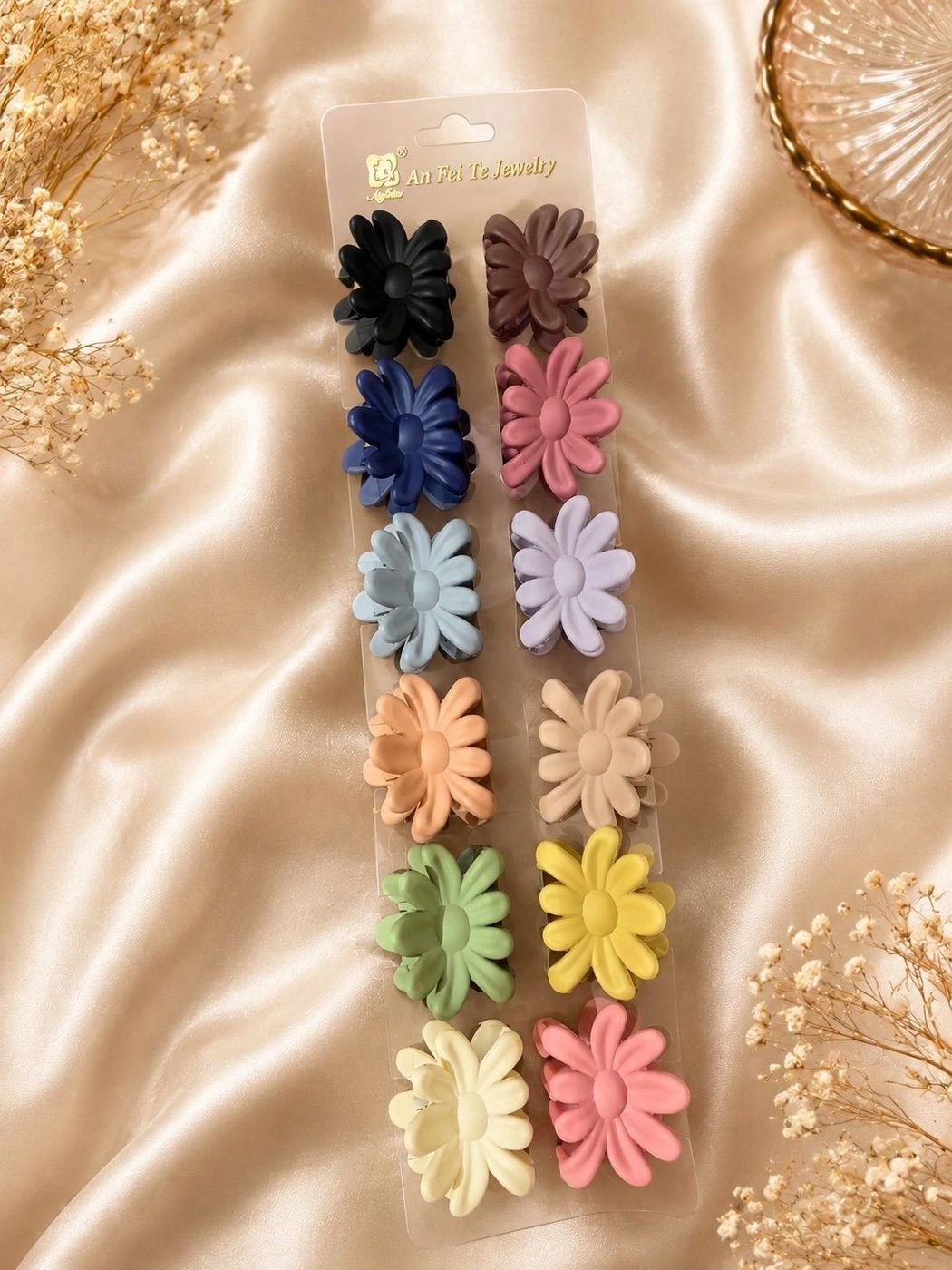Daisy Matte Hair Claw
