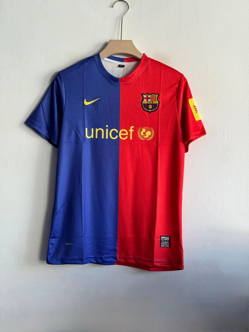 BARCELONA 2008-09 MESSI HOME KIT EMBROIDERY PREMIUM

-