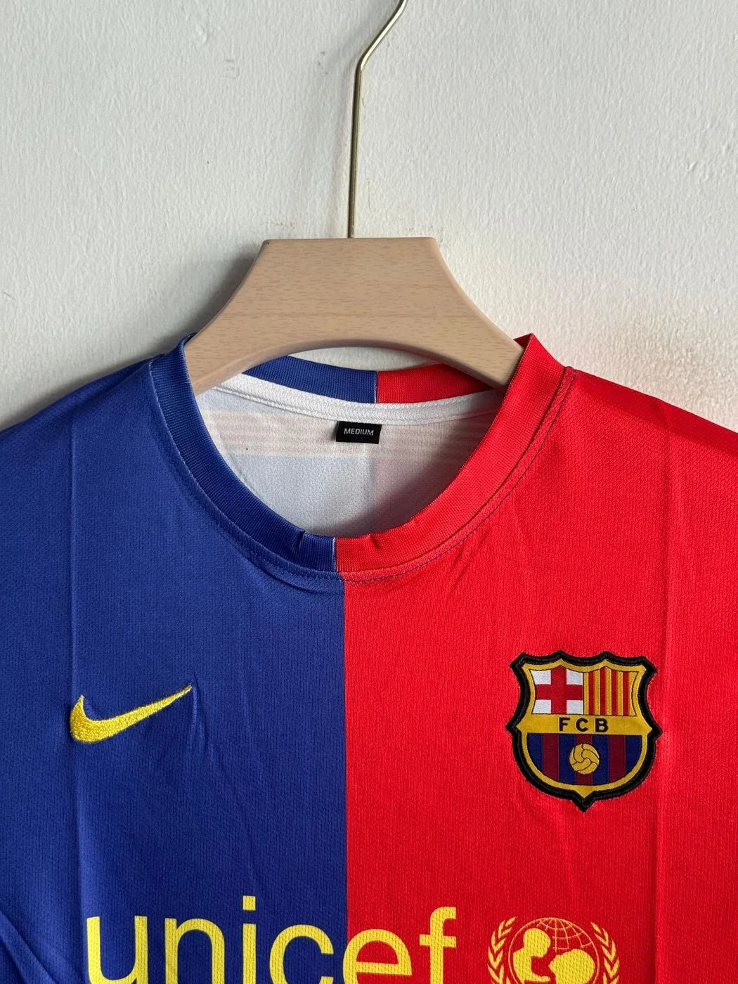 BARCELONA 2008-09 MESSI HOME KIT EMBROIDERY PREMIUM

- 3