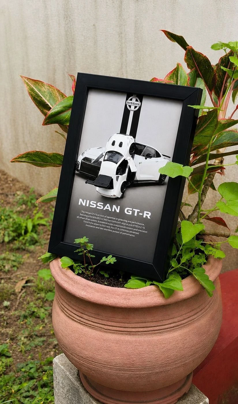 Nissan GT-R R35 Collector Display Frame – Pearl White Edition🤍