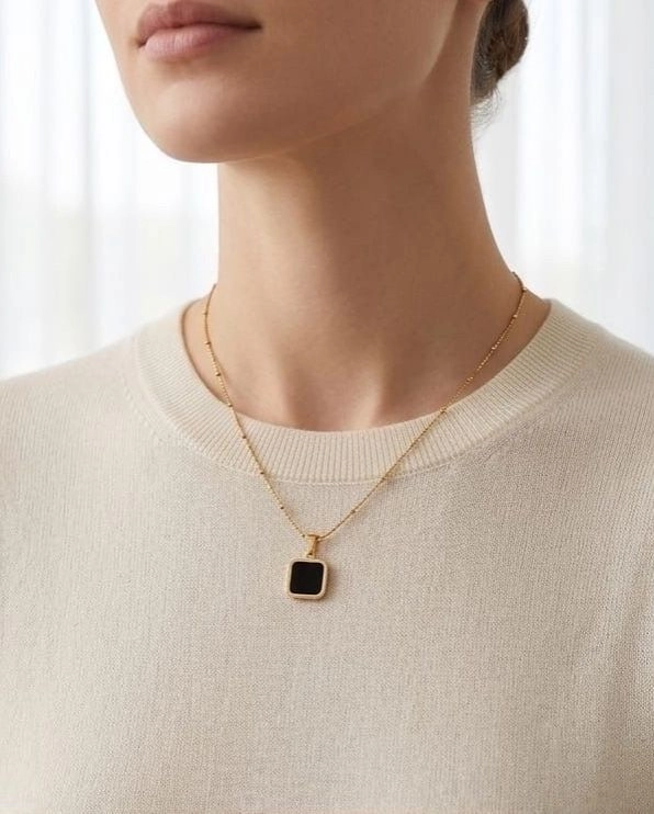 Nova Black Stone Pendant 1
