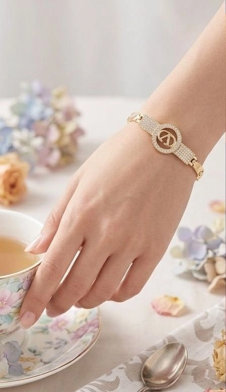 The modern muse flat chain 1