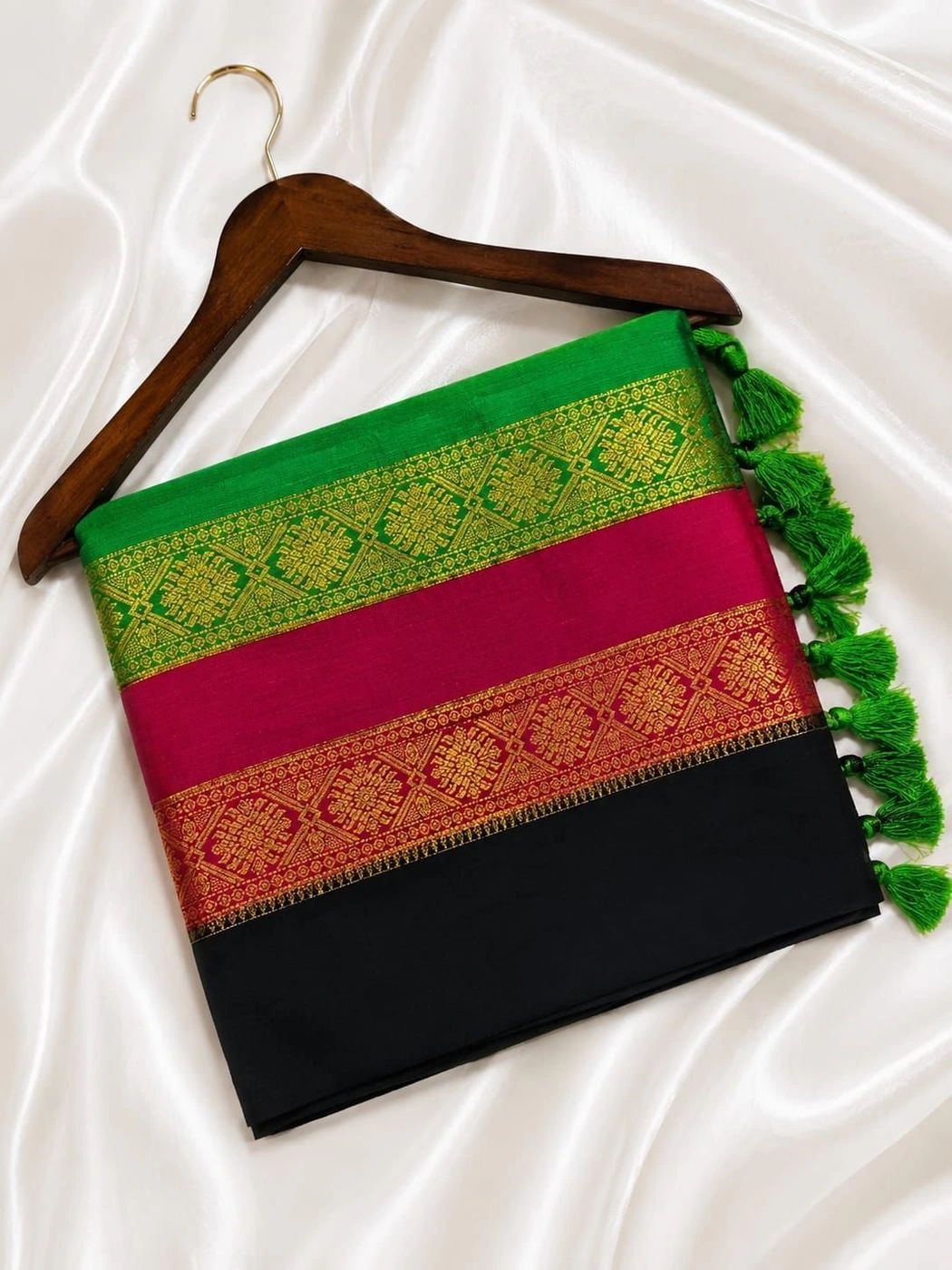🖤 Black Mul Cotton 🖤
Effortlessly elegant. Endlessly graceful.
A saree made for women who let their presence speak louder than words.
House of Anmeya ✨