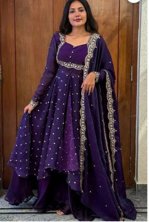 Black dress ka naam: "Elegant Black Sequined Anarkali Set