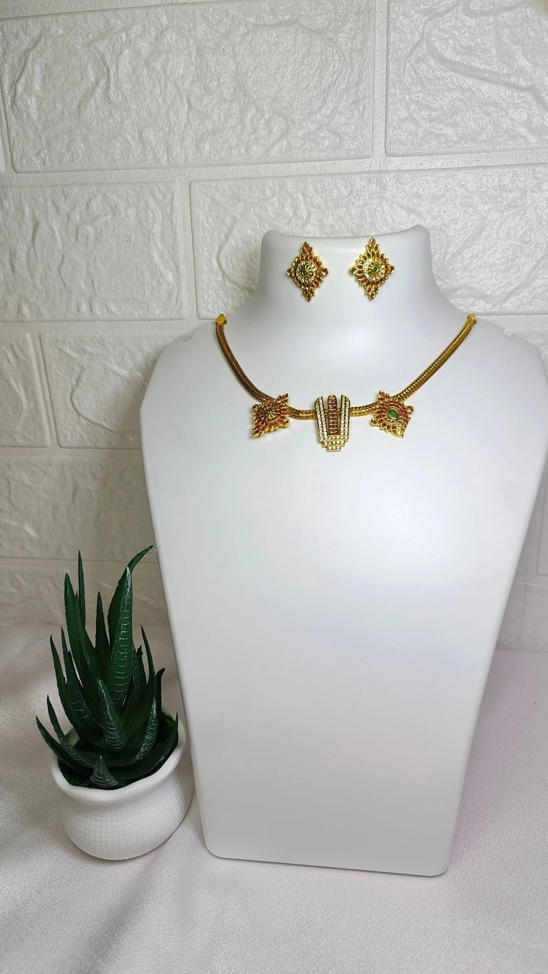 Shanku Chakra Kemp Choker set
