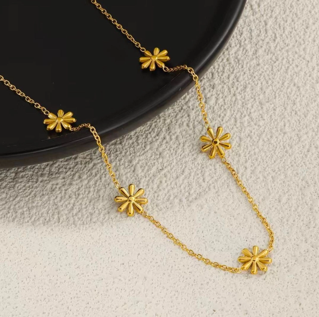 Floral necklace 1