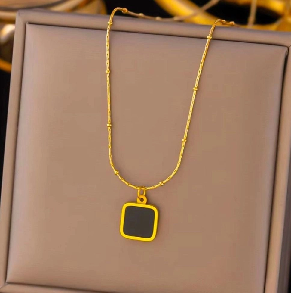 Black square pendant chain