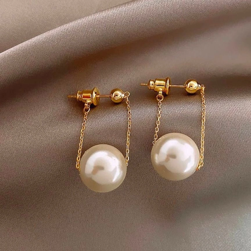 Pearl earring 1