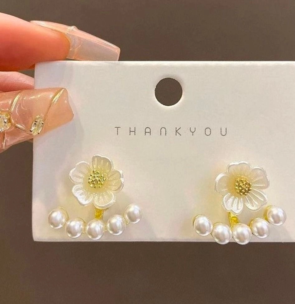 Floral earring 1