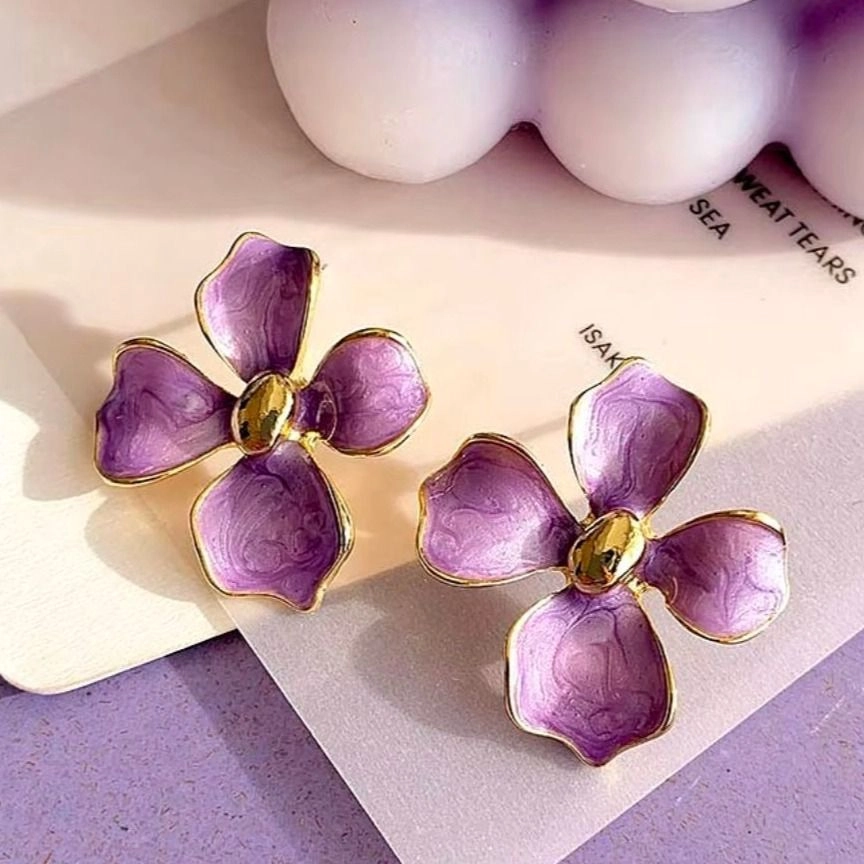 Lavender floral earring 1