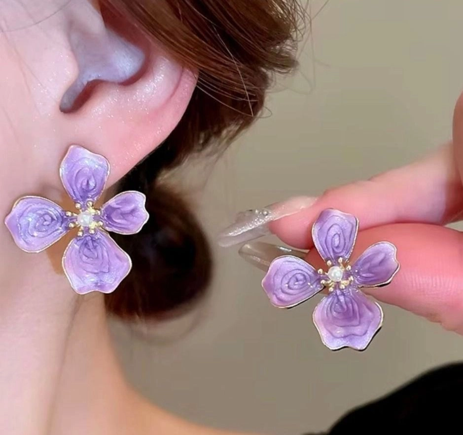 Lavender floral earring 2