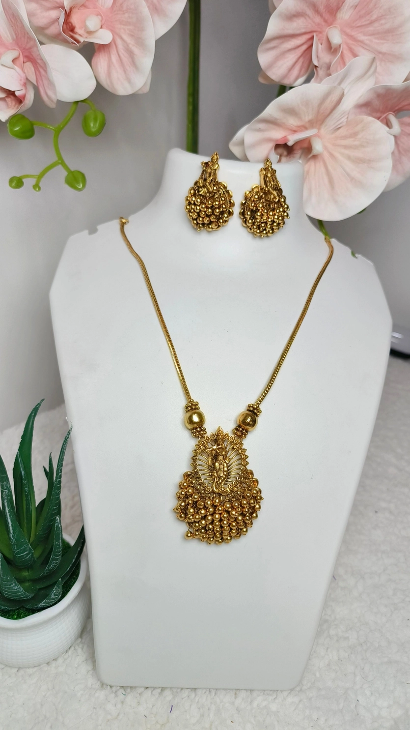 Krishna pendant chain set