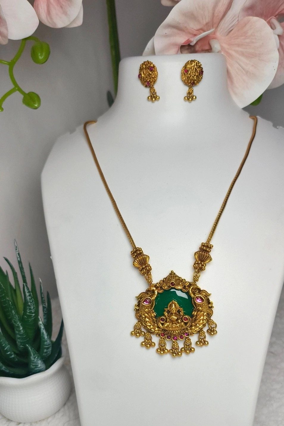 Palakka pendant chain set