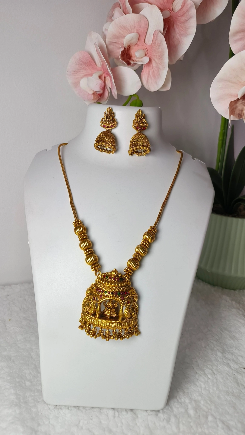 Temple pendant chain set