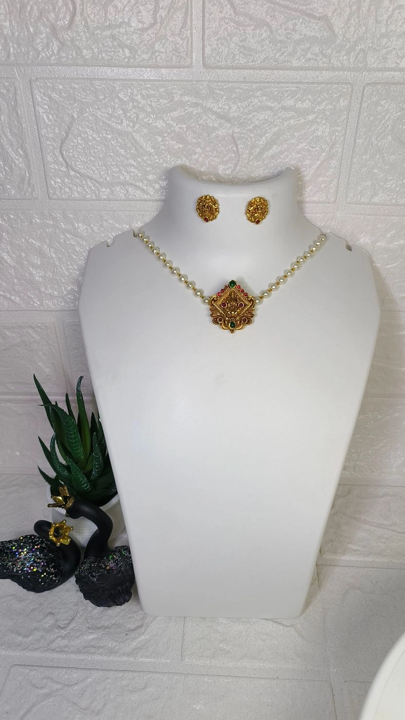 Lakshmi pearl choker set