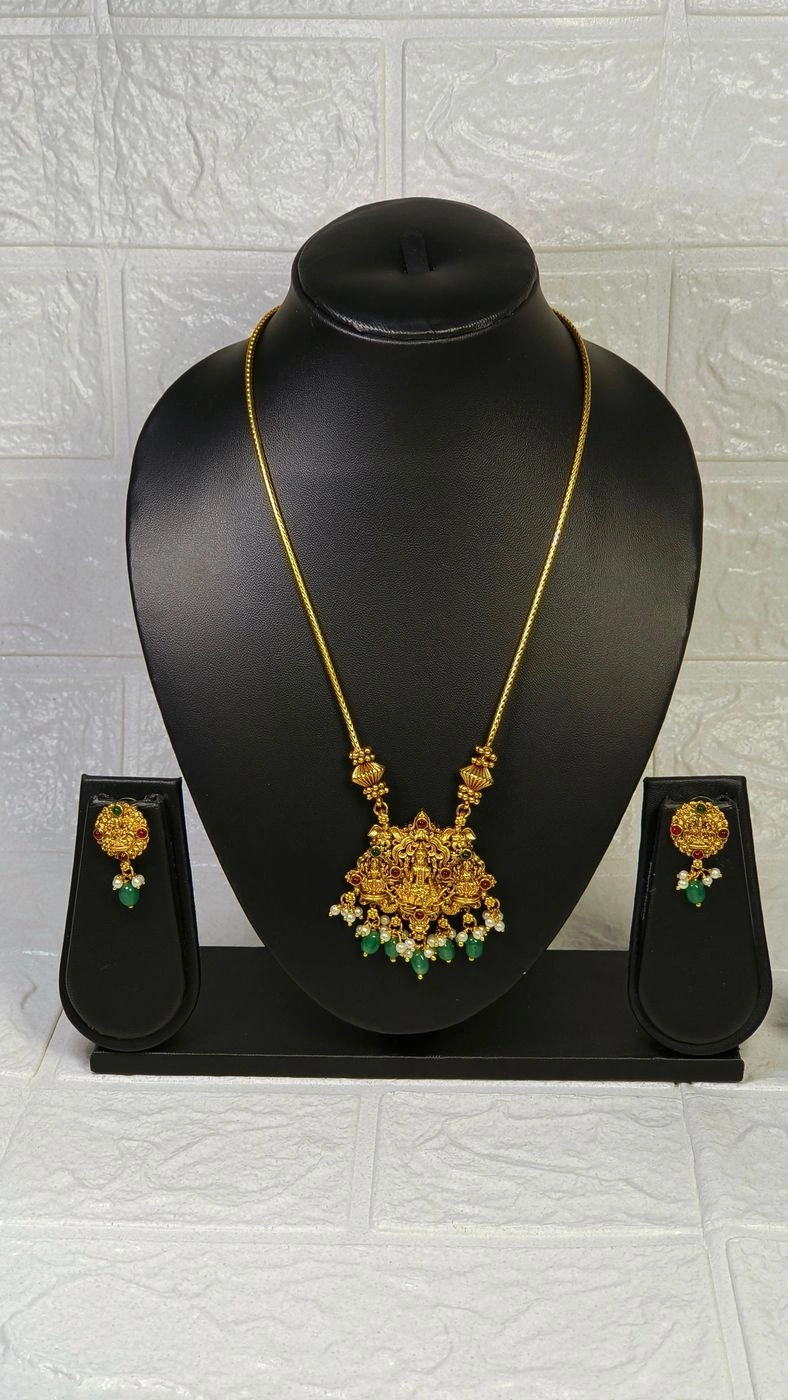 Temple pendant chain set
