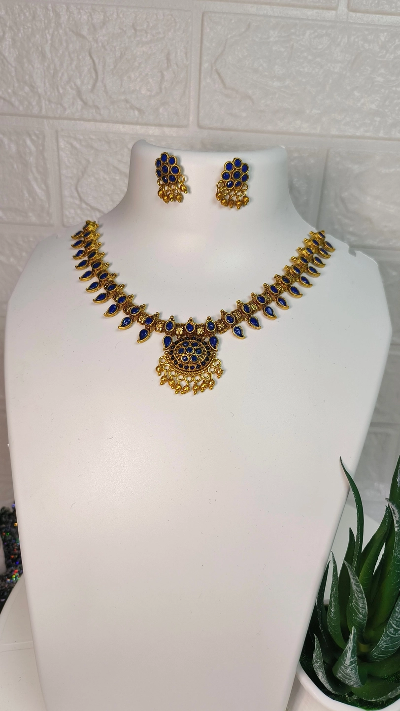 Traditional Blue Manga Necklace set 1