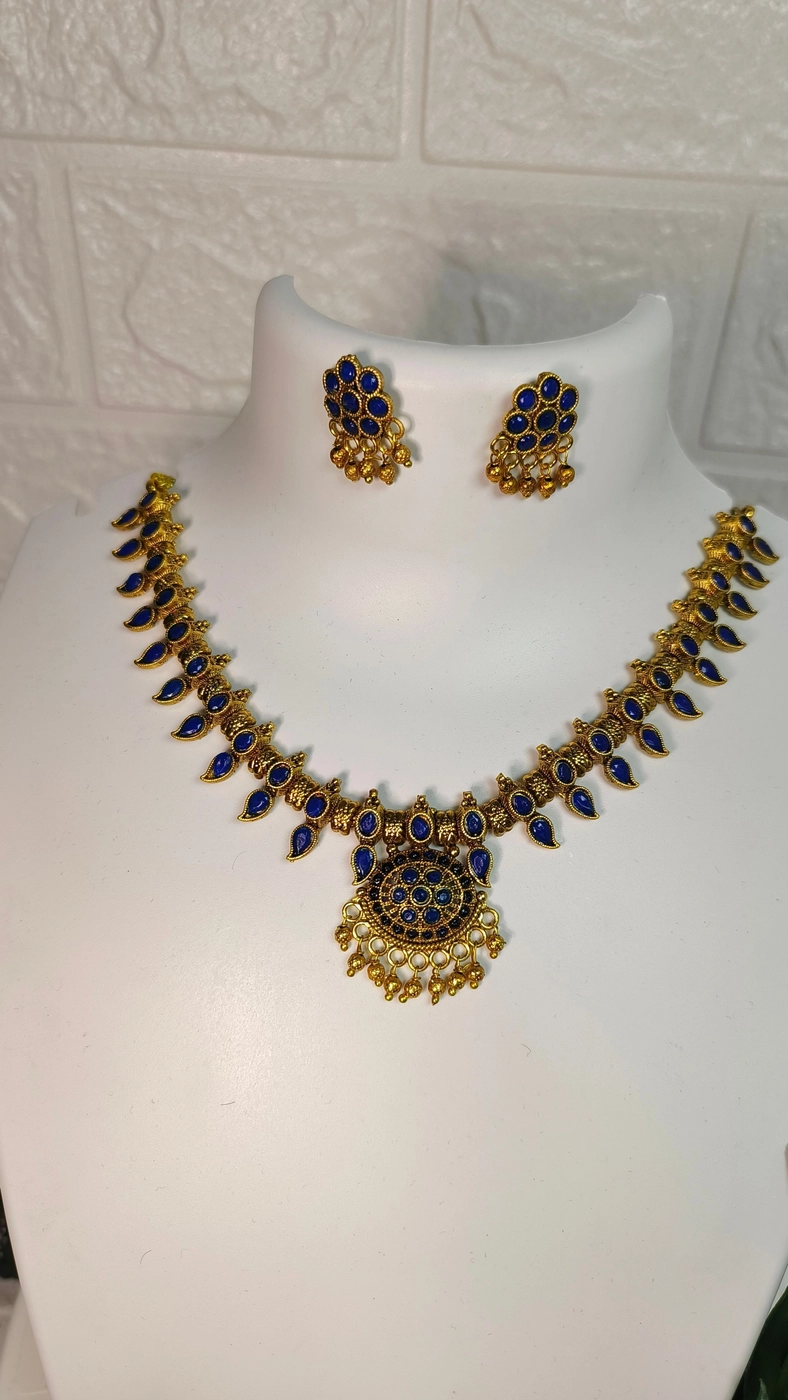 Traditional Blue Manga Necklace set 2