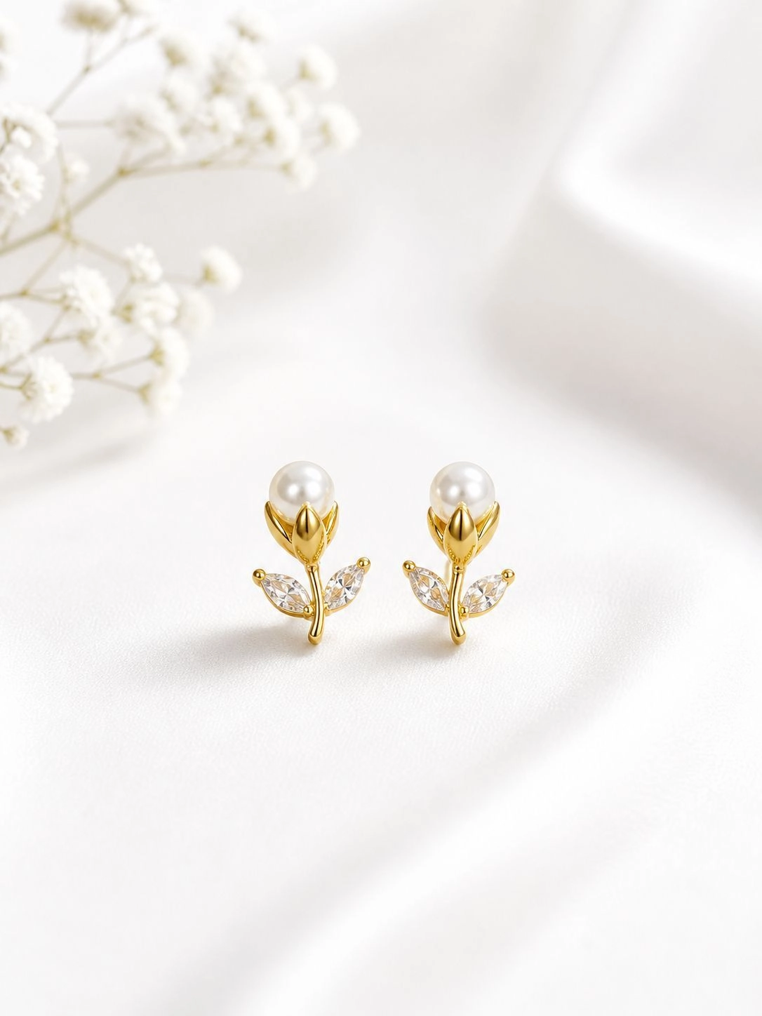 White pearl earring ✨