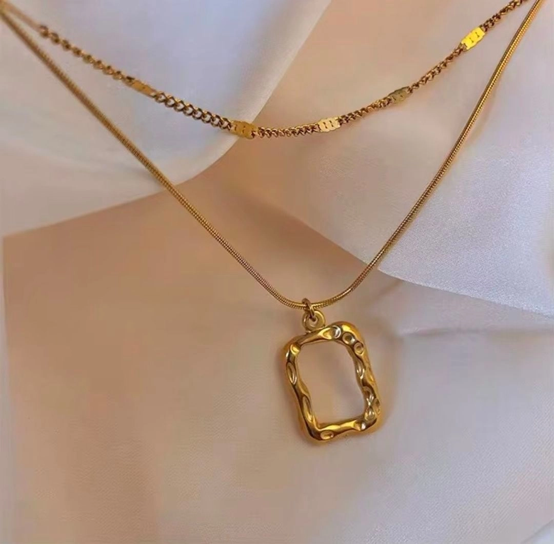 Square pendant chain