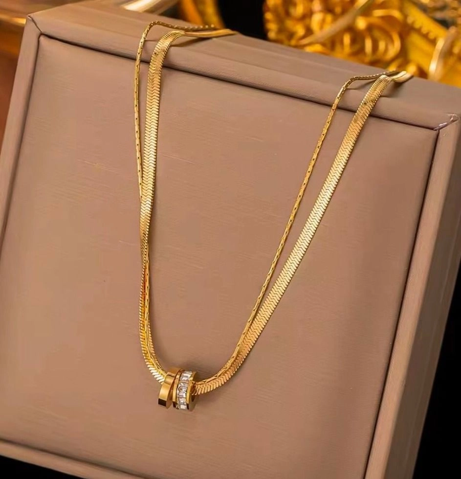 Round pendant Snake chain