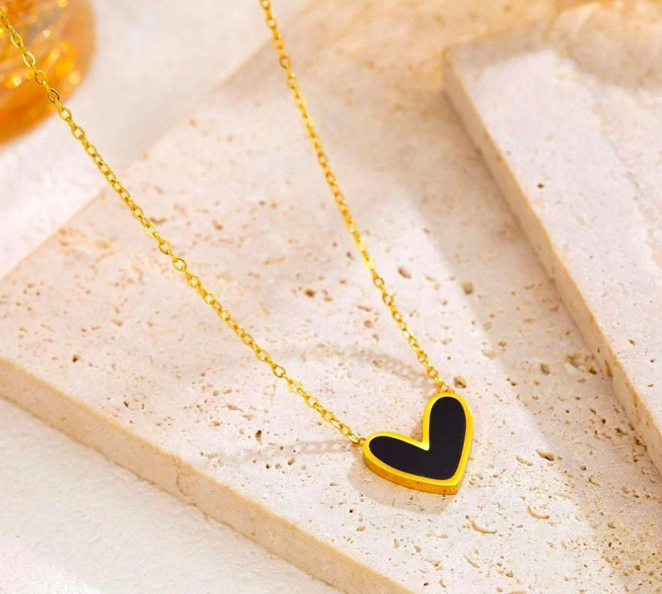 Black heart Necklace