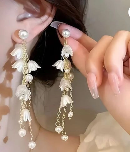 White floral earring 3