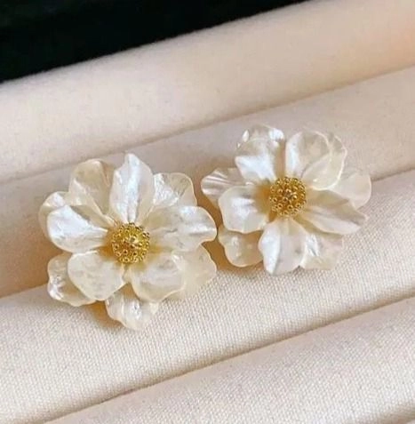 Flower stud 1